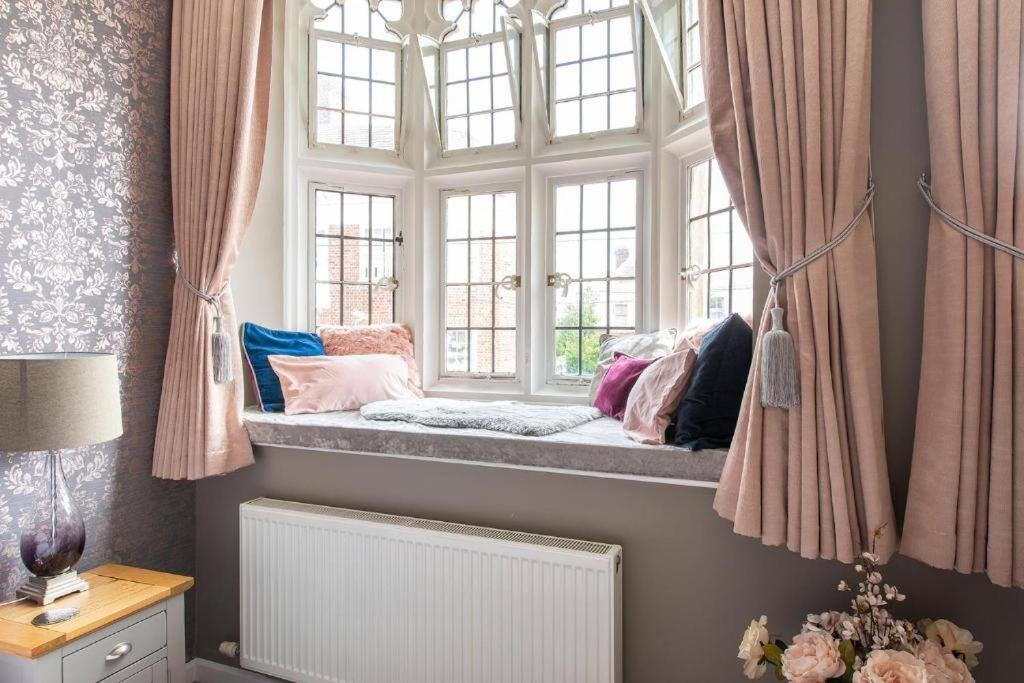 The Most Central Apartment In Canterbury Stunning Interiors, Fully Equipped, City Views And Free Wifi! Eksteriør bilde