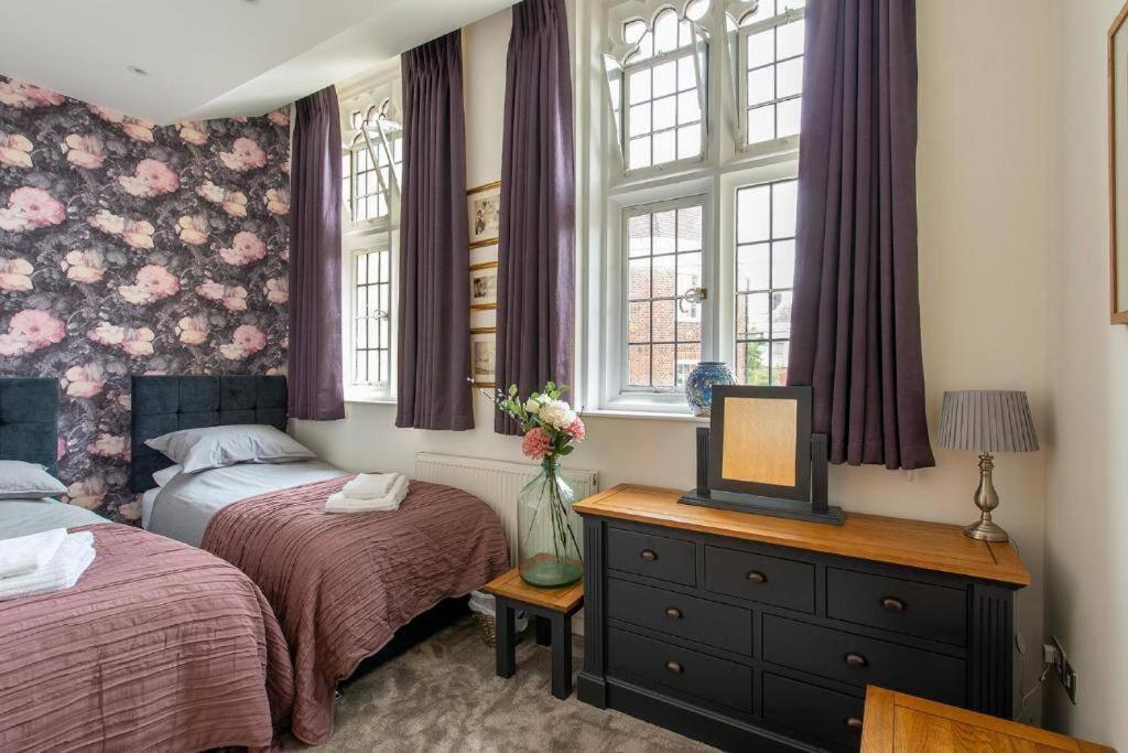 The Most Central Apartment In Canterbury Stunning Interiors, Fully Equipped, City Views And Free Wifi! Eksteriør bilde
