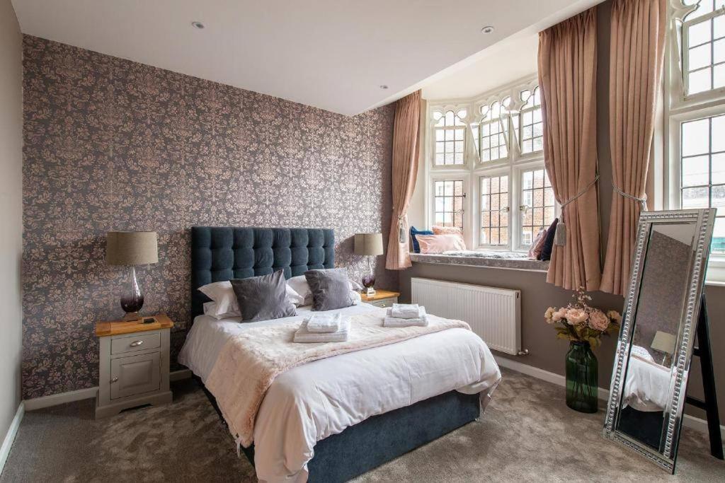 The Most Central Apartment In Canterbury Stunning Interiors, Fully Equipped, City Views And Free Wifi! Eksteriør bilde