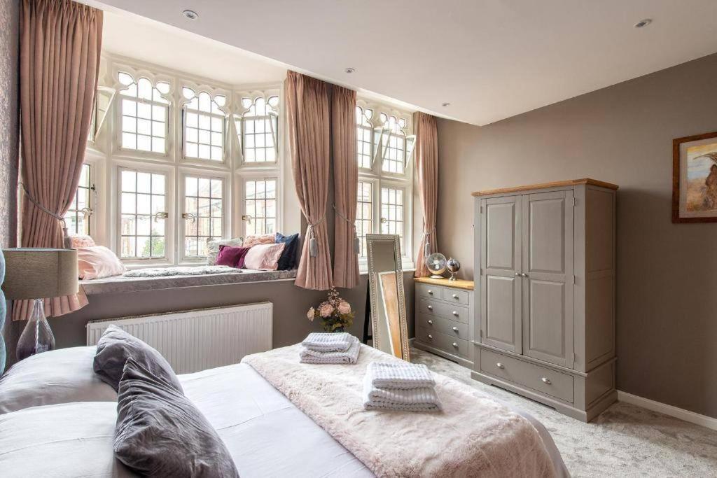The Most Central Apartment In Canterbury Stunning Interiors, Fully Equipped, City Views And Free Wifi! Eksteriør bilde