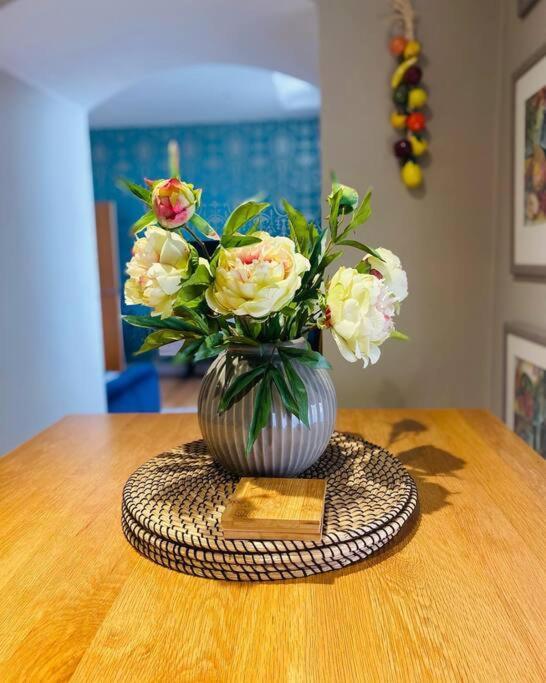 The Most Central Apartment In Canterbury Stunning Interiors, Fully Equipped, City Views And Free Wifi! Eksteriør bilde
