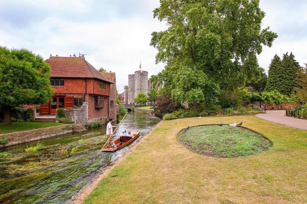 The Most Central Apartment In Canterbury Stunning Interiors, Fully Equipped, City Views And Free Wifi! Eksteriør bilde