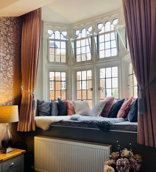 The Most Central Apartment In Canterbury Stunning Interiors, Fully Equipped, City Views And Free Wifi! Eksteriør bilde