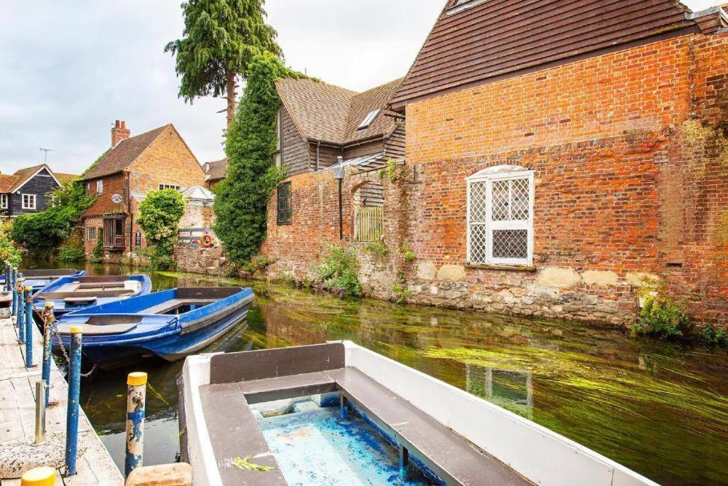 The Most Central Apartment In Canterbury Stunning Interiors, Fully Equipped, City Views And Free Wifi! Eksteriør bilde