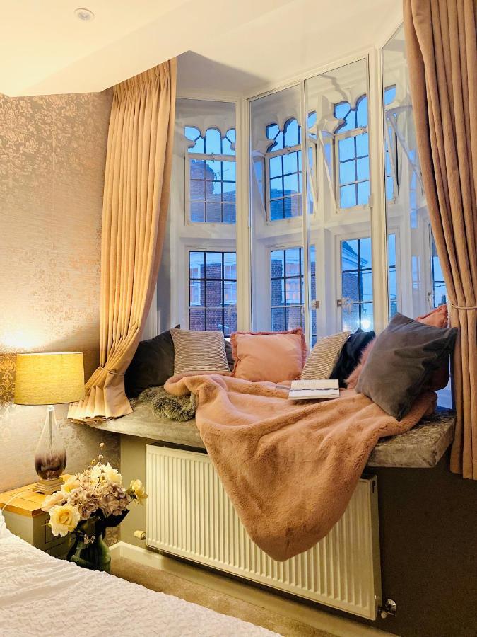 The Most Central Apartment In Canterbury Stunning Interiors, Fully Equipped, City Views And Free Wifi! Eksteriør bilde