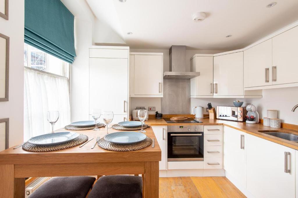 The Most Central Apartment In Canterbury Stunning Interiors, Fully Equipped, City Views And Free Wifi! Eksteriør bilde